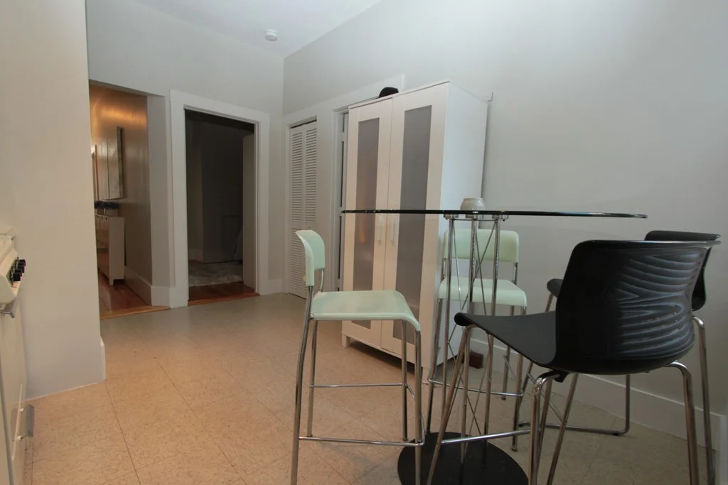 2 bed, 1 bath apartment for rent at 417 E 5th St Unit 1, South Boston — photo 8 of 22