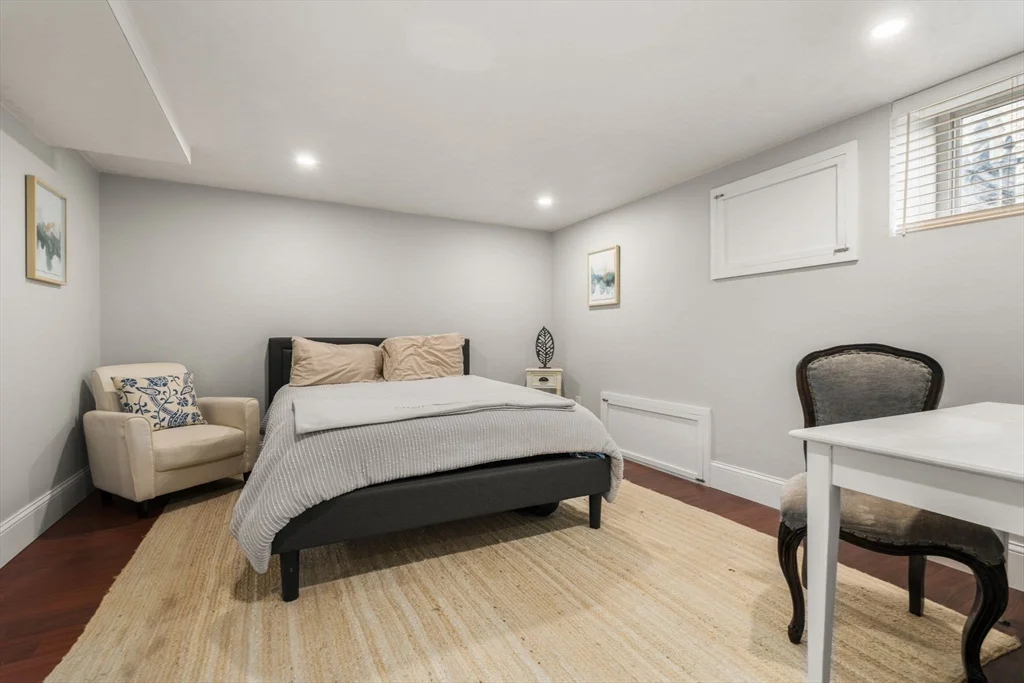 3 bed, 2 bath apartment for rent at 417 E 7th St Unit 1, South Boston — photo 15 of 25