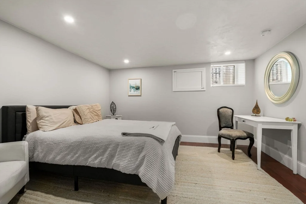 3 bed, 2 bath apartment for rent at 417 E 7th St Unit 1, South Boston — photo 14 of 25