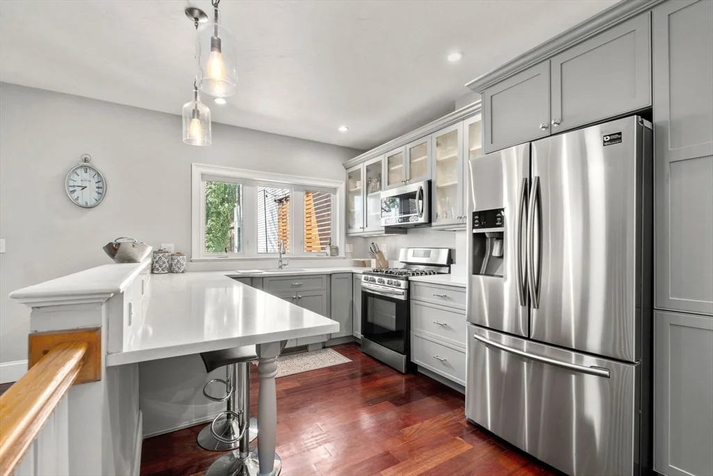 3 bed, 2 bath apartment for rent at 417 E 7th St Unit 1, South Boston — photo 5 of 25