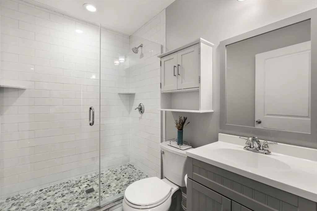 3 bed, 2 bath apartment for rent at 417 E 7th St Unit 1, South Boston — photo 12 of 25