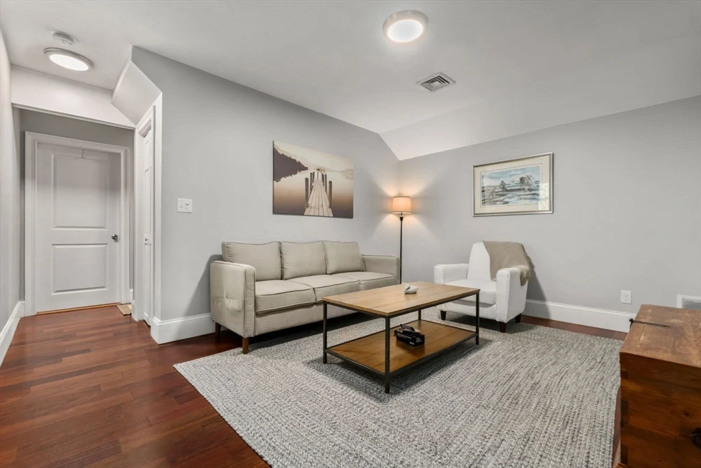 3 bed, 2 bath apartment for rent at 417 E 7th St Unit 1, South Boston — photo 17 of 25
