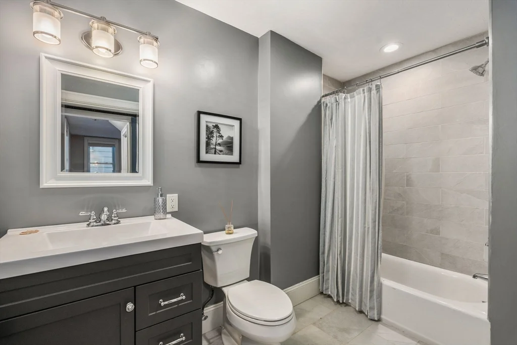 3 bed, 2 bath apartment for rent at 417 E 7th St Unit 1, South Boston — photo 16 of 25