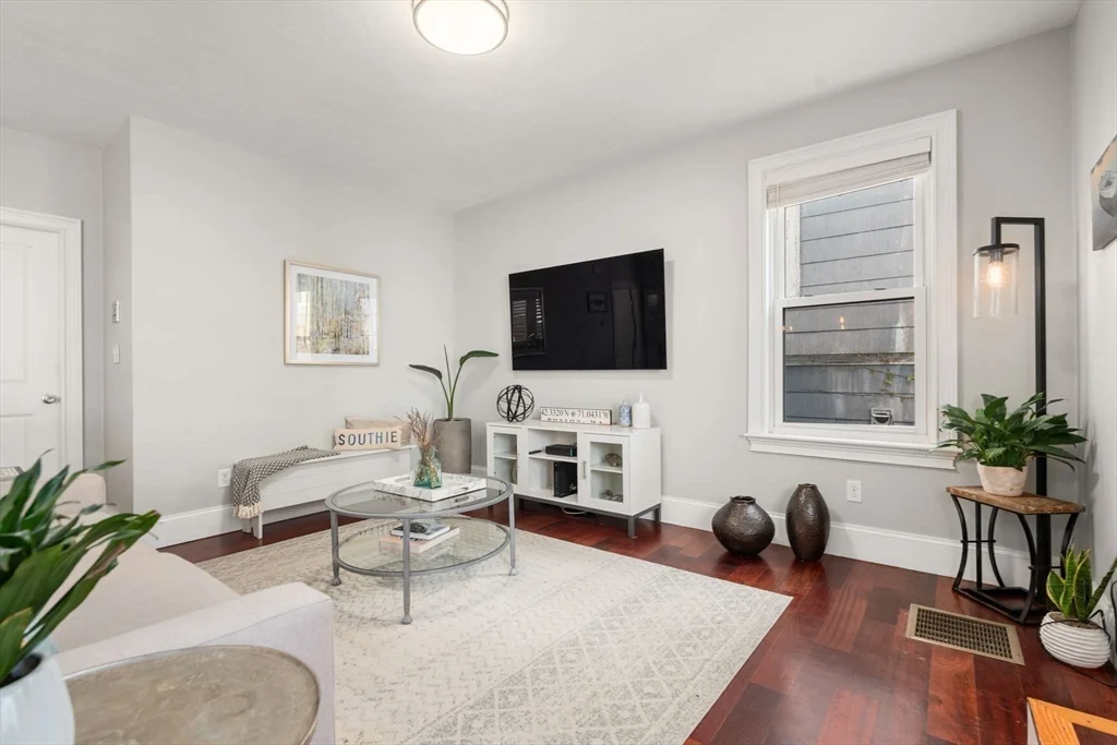3 bed, 2 bath apartment for rent at 417 E 7th St Unit 1, South Boston — photo 7 of 25