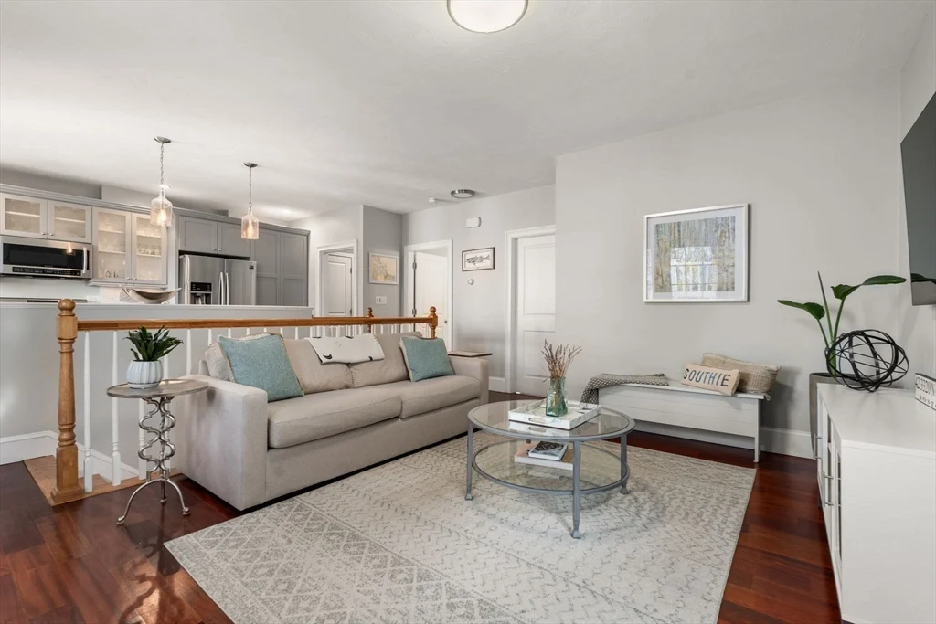 3 bed, 2 bath apartment for rent at 417 E 7th St Unit 1, South Boston — photo 3 of 25