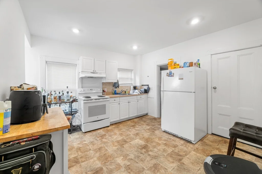 3 bed, 2 bath apartment for rent at 417 High St Unit 1, West Medford