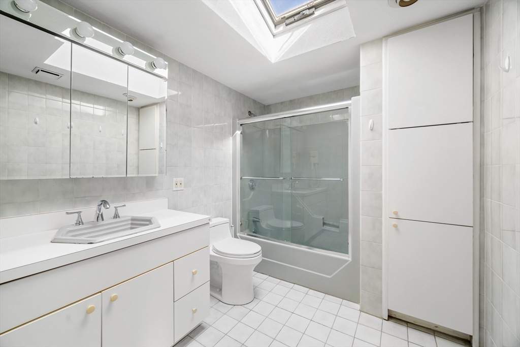 3 bed, 1 bath apartment for rent at 417 High St Unit 2, West Medford — photo 13 of 14