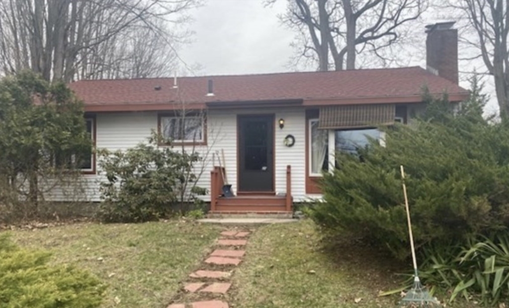 2 bed, 1 bath apartment for rent at 417 Old Ayer Rd, Groton