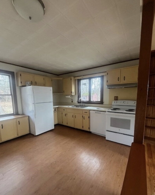2 bed, 1 bath apartment for rent at 417 Old Ayer Rd, Groton — photo 2 of 10