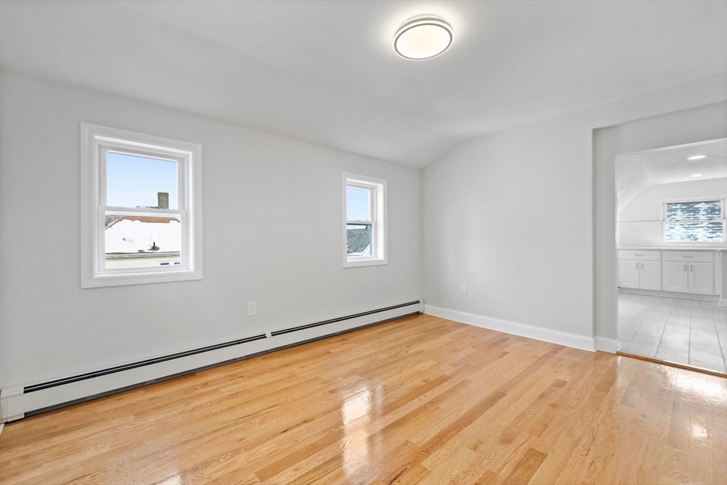 3 bed, 2 bath apartment for rent at 417 Salem St Unit 3, Medford — photo 4 of 24
