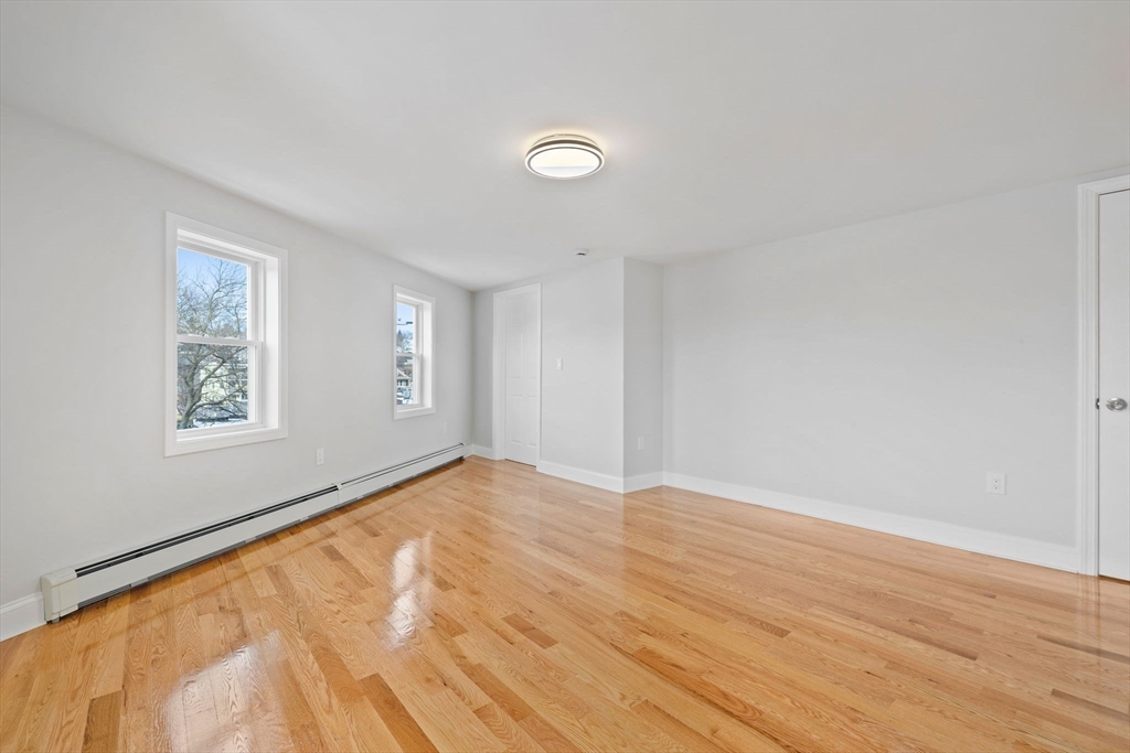 3 bed, 2 bath apartment for rent at 417 Salem St Unit 3, Medford — photo 3 of 24