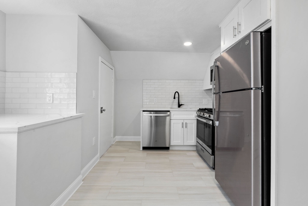 3 bed, 2 bath apartment for rent at 417 Salem St Unit 3, Medford — photo 7 of 24