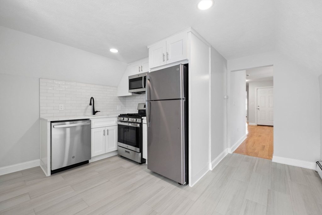 3 bed, 2 bath apartment for rent at 417 Salem St Unit 3, Medford — photo 8 of 24