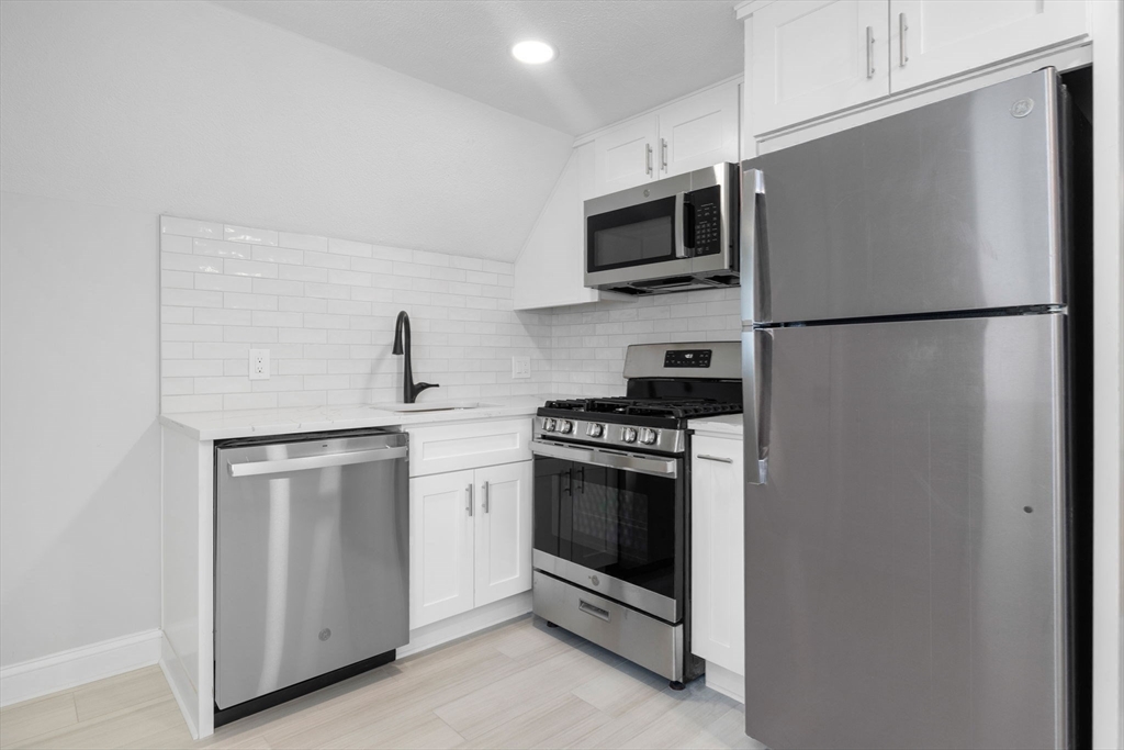 3 bed, 2 bath apartment for rent at 417 Salem St Unit 3, Medford — photo 6 of 24