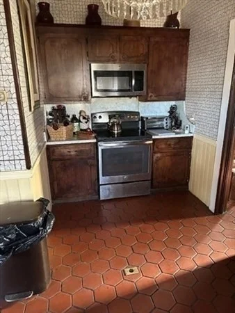 1 bed, 2 bath apartment for rent at 417 W Elm St Unit 2r, Brockton — photo 7 of 13