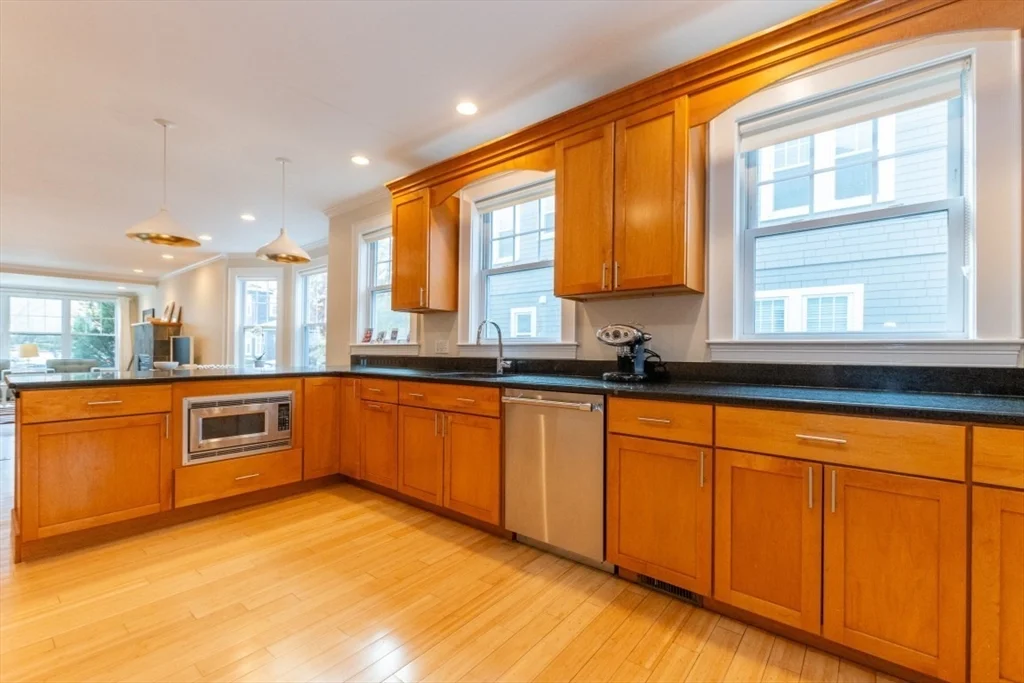 4 bed, 3 bath apartment for rent at 417 Walden St Unit 417, West Cambridge — photo 7 of 19