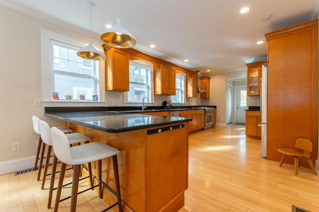 4 bed, 3 bath apartment for rent at 417 Walden St Unit 417, West Cambridge — photo 5 of 19