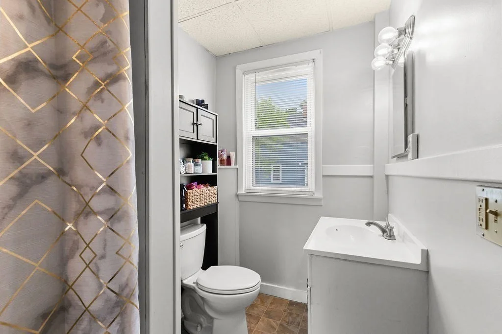 3 bed, 1 bath apartment for rent at 418 Anthony St Unit 1, Fall River — photo 3 of 13