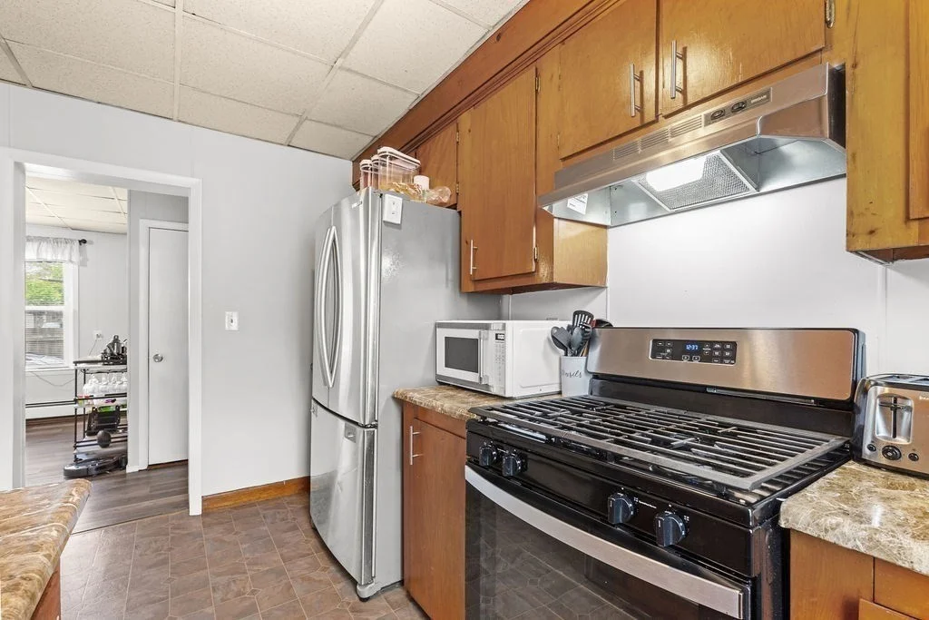 3 bed, 1 bath apartment for rent at 418 Anthony St Unit 1, Fall River — photo 2 of 13