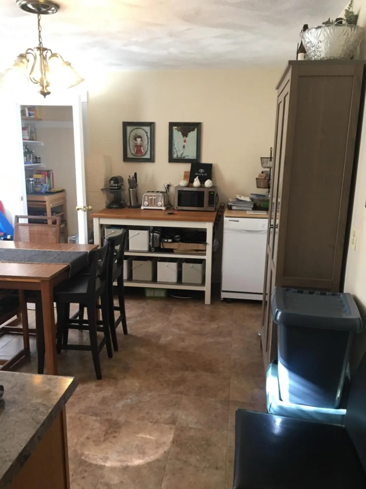 2.5 bed, 1 bath apartment for rent at 418 Medford St Unit 2, Winter Hill — photo 4 of 17