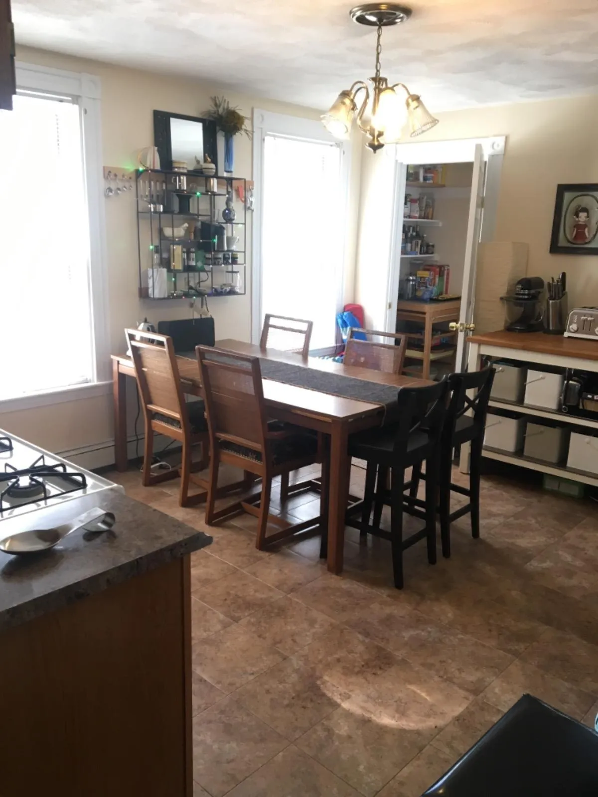 2.5 bed, 1 bath apartment for rent at 418 Medford St Unit 2, Winter Hill — photo 3 of 17