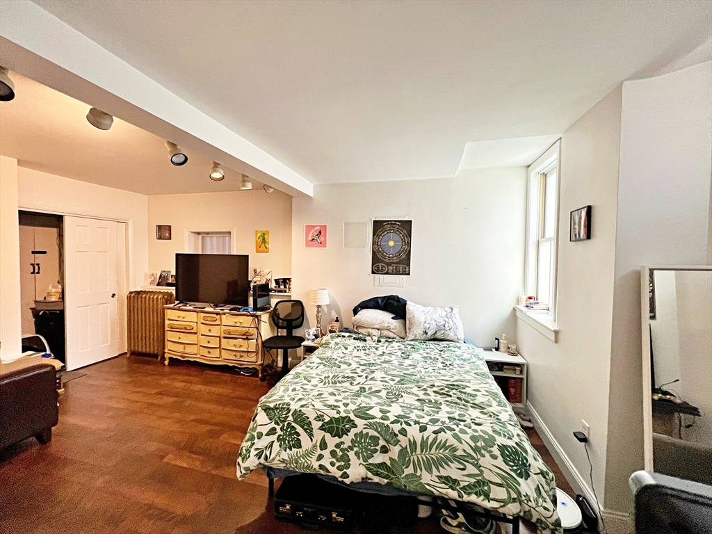 1 bed, 1 bath apartment for rent at 418 Sumner St Unit B, East Boston — photo 10 of 17
