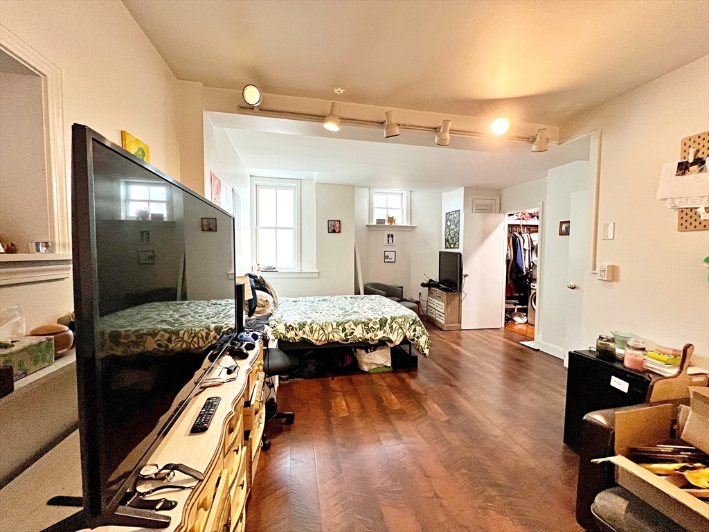 1 bed, 1 bath apartment for rent at 418 Sumner St Unit B, East Boston — photo 8 of 17