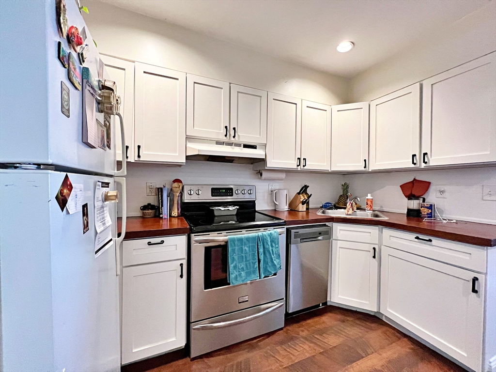 1 bed, 1 bath apartment for rent at 418 Sumner St Unit B, East Boston — photo 5 of 17