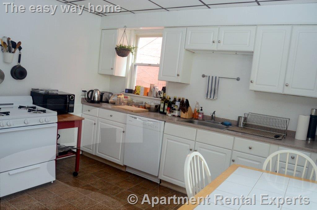 3 bed, 1 bath apartment for rent at 418 Washington St Unit 2, Harvard Square — photo 3 of 13