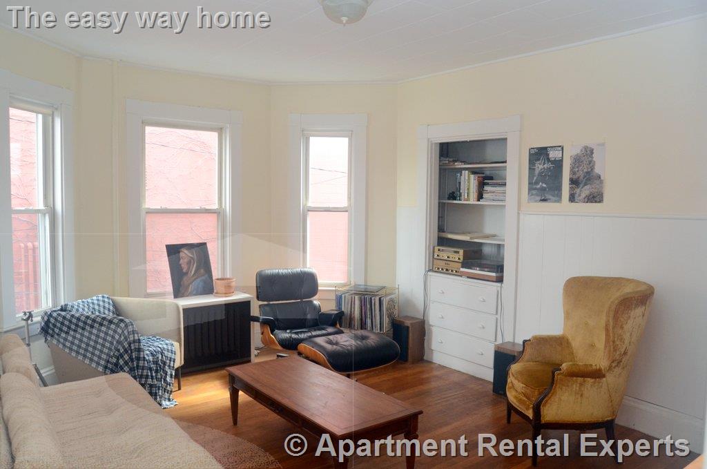 3 bed, 1 bath apartment for rent at 418 Washington St Unit 2, Harvard Square