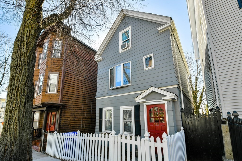 1 bed, 1 bath apartment for rent at 419 E 7th Unit 1, South Boston — photo 2 of 11