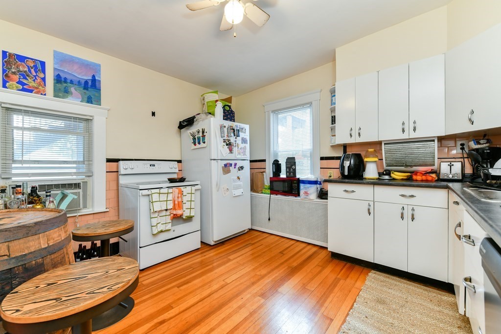 1 bed, 1 bath apartment for rent at 419 E 7th Unit 1, South Boston — photo 4 of 11