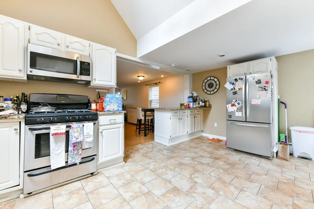 3 bed, 1 bath apartment for rent at 419 E 7th Unit 2, South Boston — photo 4 of 19