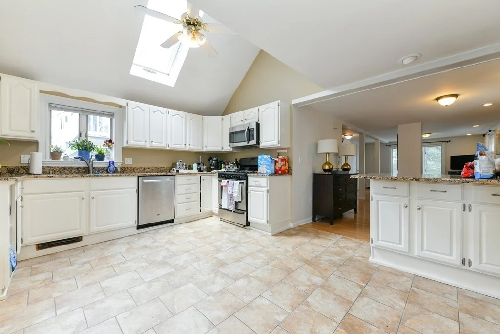 3 bed, 1 bath apartment for rent at 419 E 7th Unit 2, South Boston — photo 3 of 19