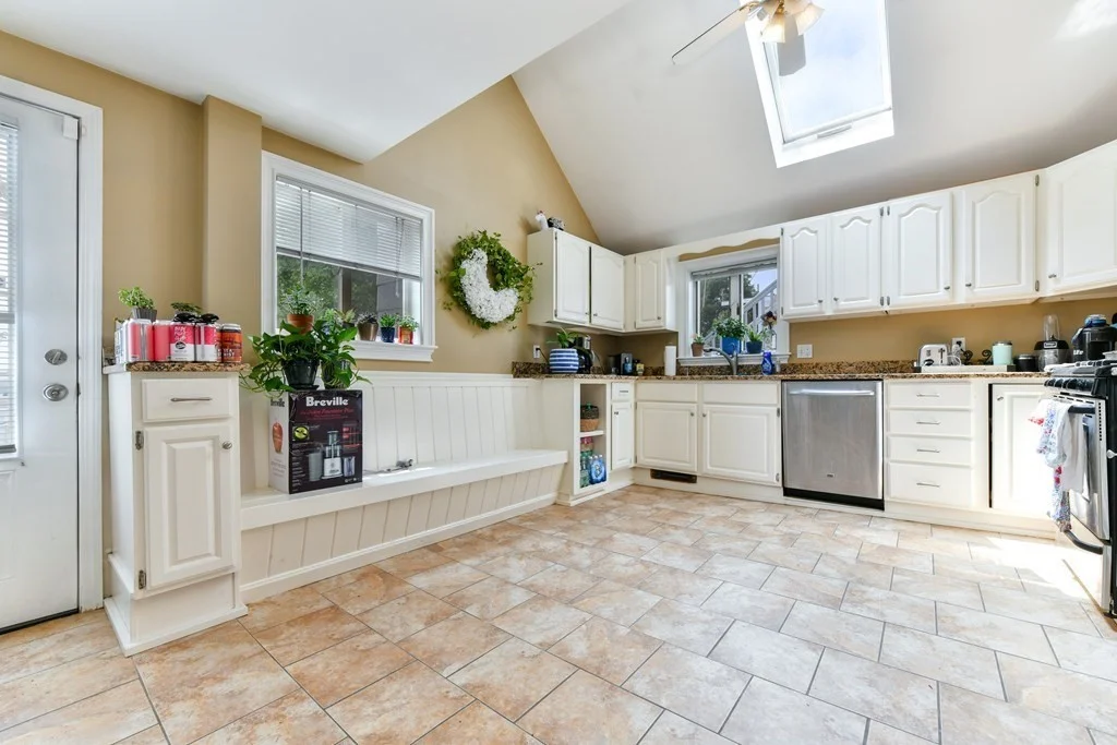 3 bed, 1 bath apartment for rent at 419 E 7th Unit 2, South Boston