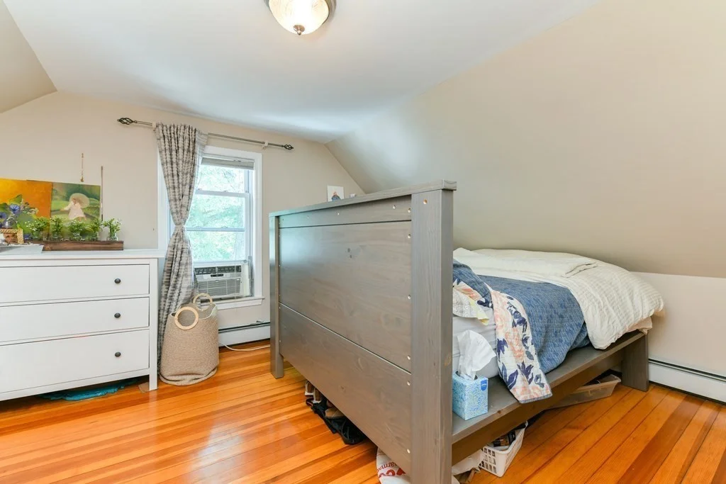 3 bed, 1 bath apartment for rent at 419 E 7th Unit 2, South Boston — photo 10 of 19