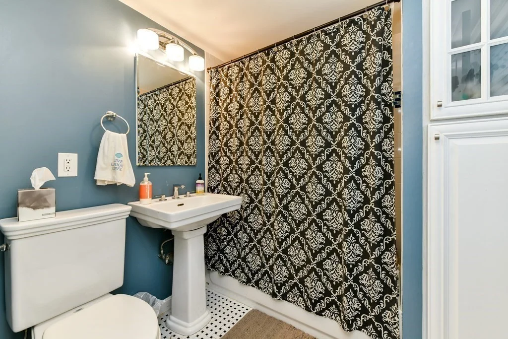 3 bed, 1 bath apartment for rent at 419 E 7th Unit 2, South Boston — photo 11 of 19