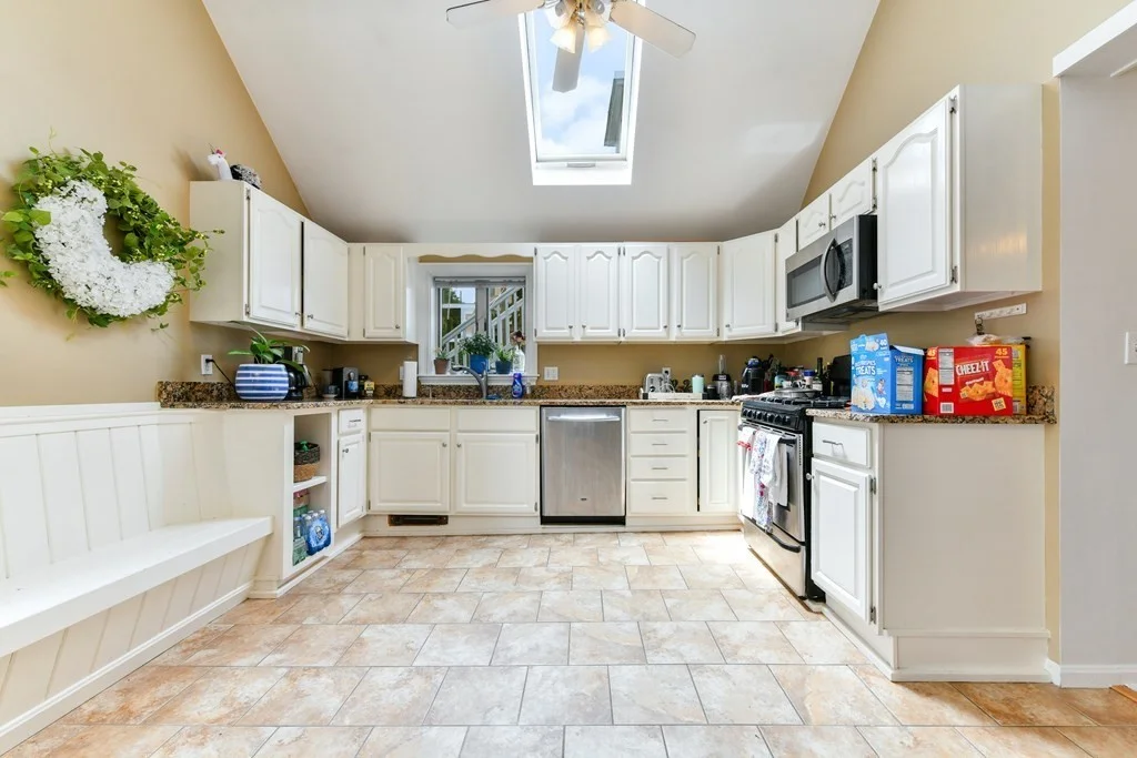 3 bed, 1 bath apartment for rent at 419 E 7th Unit 2, South Boston — photo 2 of 19