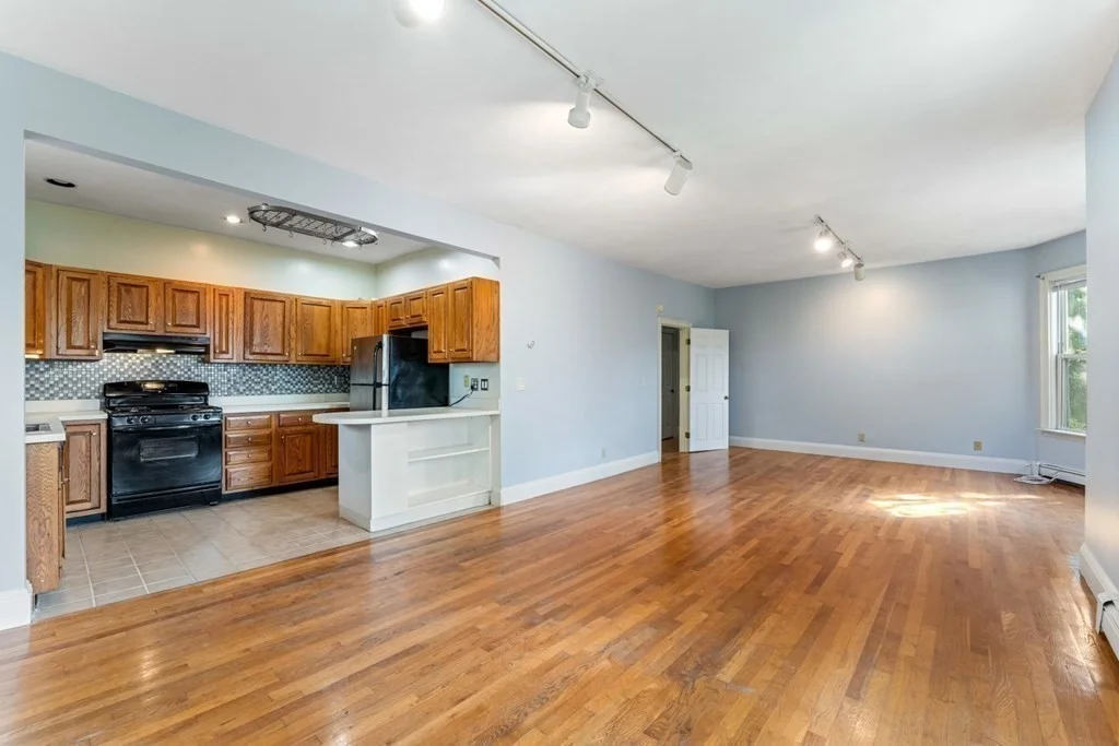 3 bed, 2 bath apartment for rent at 42-44 Woodlawn St Unit 5, Jamaica Plain — photo 5 of 29
