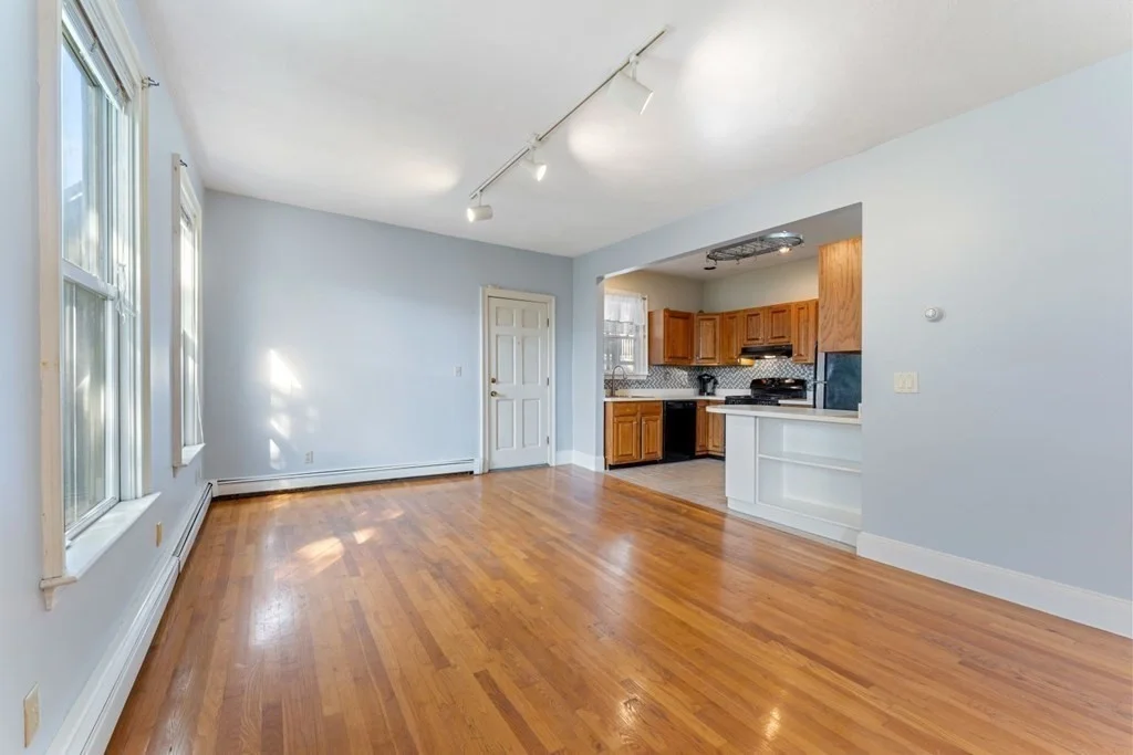 3 bed, 2 bath apartment for rent at 42-44 Woodlawn St Unit 5, Jamaica Plain — photo 4 of 29