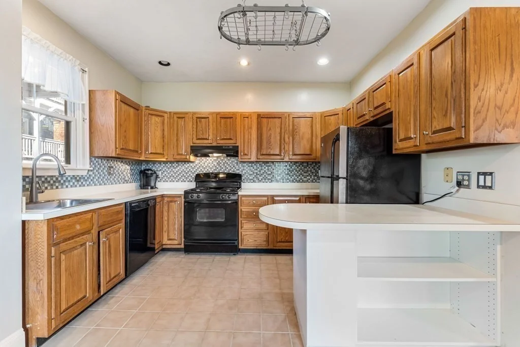 3 bed, 2 bath apartment for rent at 42-44 Woodlawn St Unit 5, Jamaica Plain — photo 7 of 29