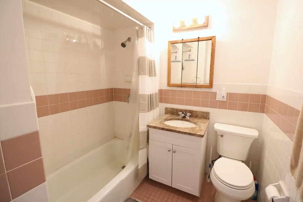 2 bed, 1 bath apartment for rent at 42-48 Marion St Unit 44, Ward Two — photo 6 of 18