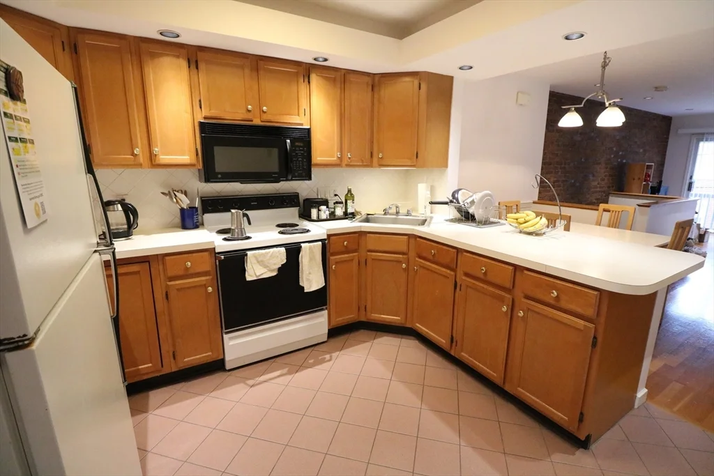 2 bed, 1 bath apartment for rent at 42-48 Marion St Unit 44, Ward Two — photo 11 of 18