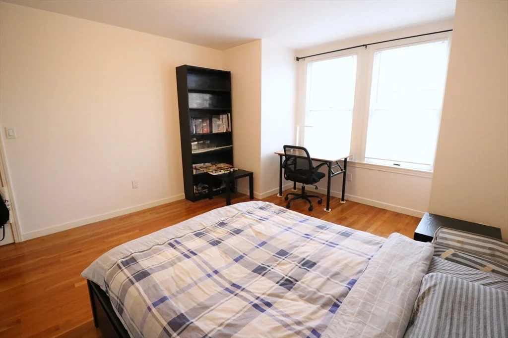 2 bed, 1 bath apartment for rent at 42-48 Marion St Unit 44, Ward Two — photo 3 of 18