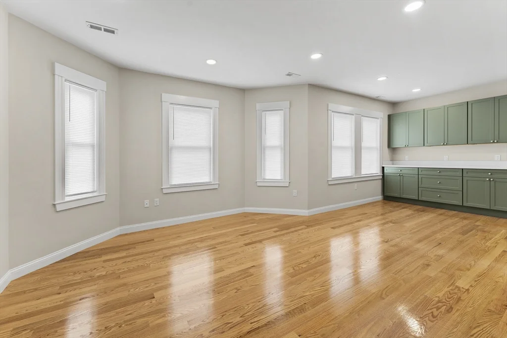 3 bed, 1 bath apartment for rent at 42 Almont St Unit 2L, Medford — photo 4 of 33