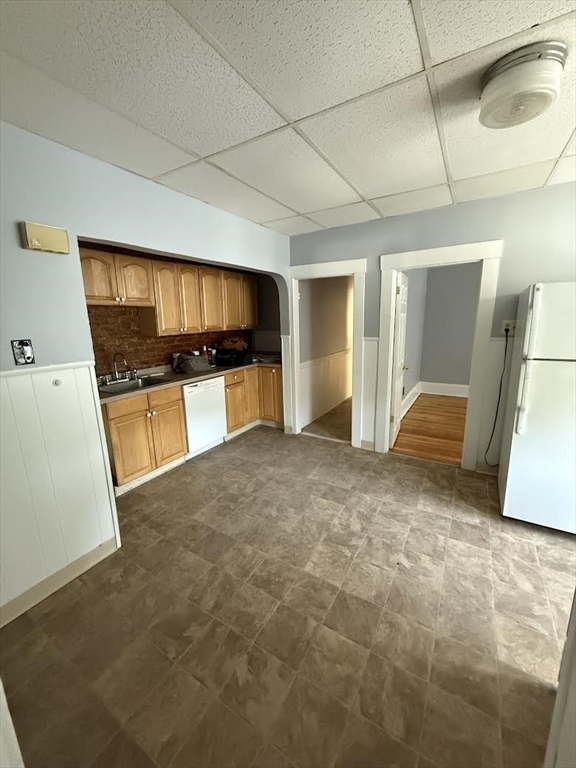 3 bed, 1 bath apartment for rent at 42 Almont St Unit 2R, Medford — photo 3 of 7