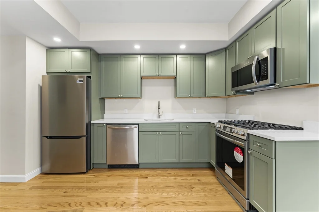 3 bed, 1 bath apartment for rent at 42 Almont St Unit 3L, Medford — photo 4 of 28