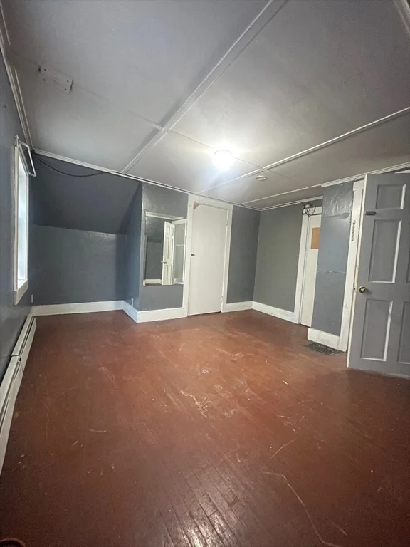 3 bed, 1 bath apartment for rent at 42 Arlington Unit 42, Lynn — photo 4 of 8