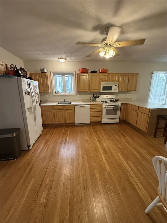 2 bed, 1 bath apartment for rent at 42 Bartlett St Unit 2, Beverly — photo 16 of 28