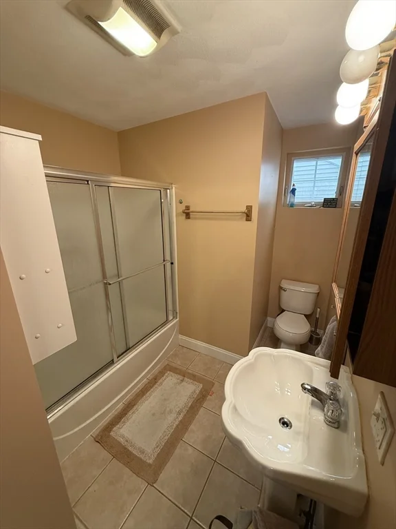 2 bed, 1 bath apartment for rent at 42 Bartlett St Unit 2, Beverly — photo 25 of 28